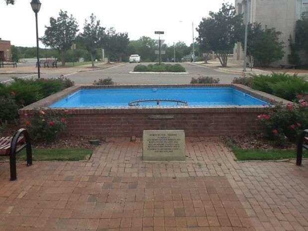 HARRINGTON SQUARE REVOLUTIONARY WAR MEMORIAL FOUNTAIN