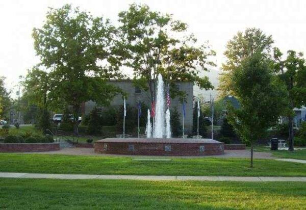 THE BRAVE DEVOTED PATRIOTS REVOLUTIONARY WAR MEMORIAL FOUNTAIN