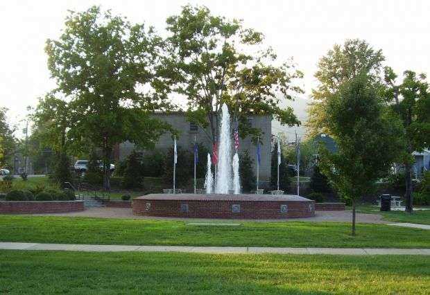 THE BRAVE DEVOTED PATRIOTS REVOLUTIONARY WAR MEMORIAL FOUNTAIN