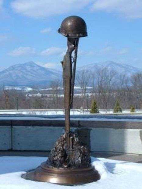 THE NATIONAL D-DAY MEMORIAL BATTLEFIELD CROSS