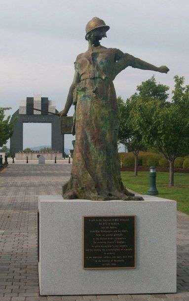 THE NATIONAL D-DAY MEMORIAL “LE MONUMENT AUX MORTS”