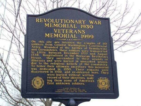 REVOLUTIONARY WAR MEMORIAL 1930 VETERANS MEMORIAL 1999 MARKER