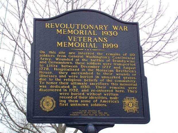 REVOLUTIONARY WAR MEMORIAL 1930 VETERANS MEMORIAL 1999 MARKER
