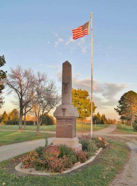 REDWOOD FALLS CEMETERY CIVIL WAR MEMORIAL