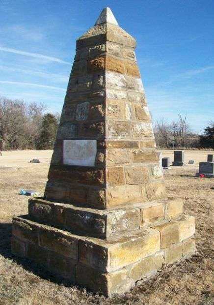 MORAN CEMETERY WAR MEMORIAL