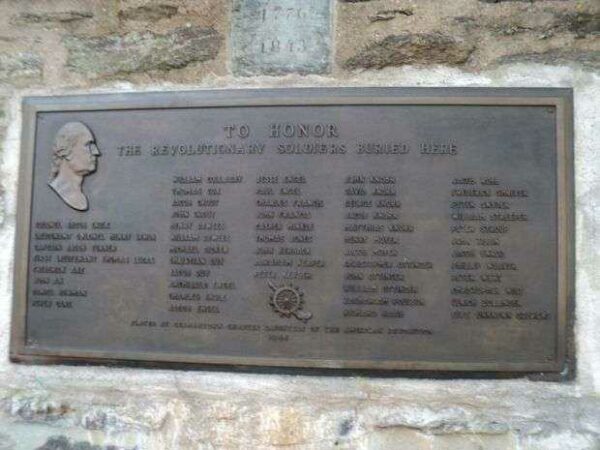 TO HONOR REVOLUTIONARY SOLDIERS BURIED HERE MEMORIAL PLAQUE
