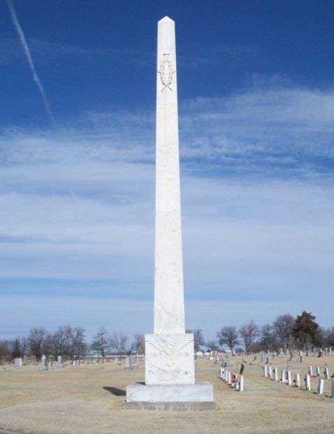 HIGHLAND CEMETERY WORLD WARS MEMORIAL