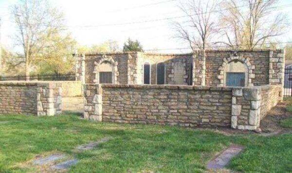 MOUNT HOPE CEMETERY WAR VETERANS MEMORIAL
