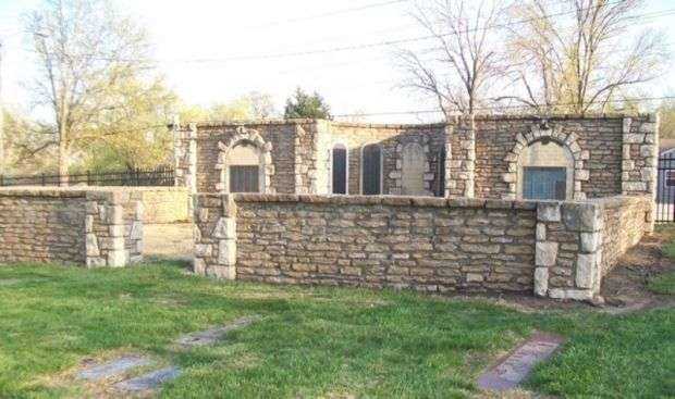 MOUNT HOPE CEMETERY WAR VETERANS MEMORIAL