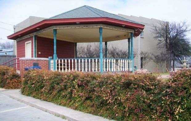 DOROTHY FIELDER PARK VETERANS MEMORIAL BANDSTAND
