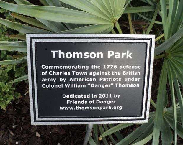 THOMAS PARK WAR MEMORIAL PLAQUE