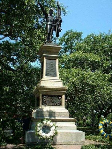 TO THE DEFENDERS OF FORT MOULTRIE WAR MEMORIAL