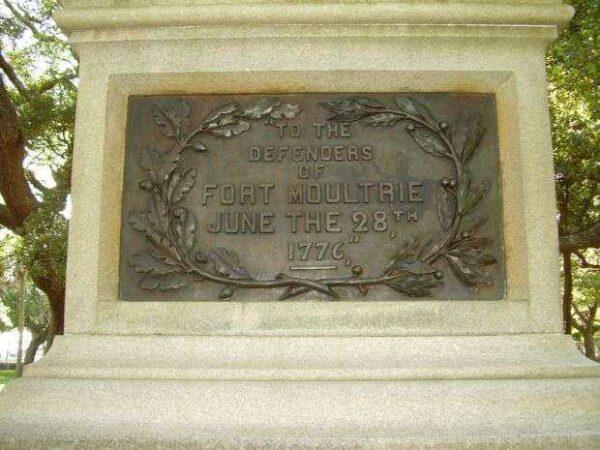 TO THE DEFENDERS OF FORT MOULTRIE WAR MEMORIAL PLAQUE A