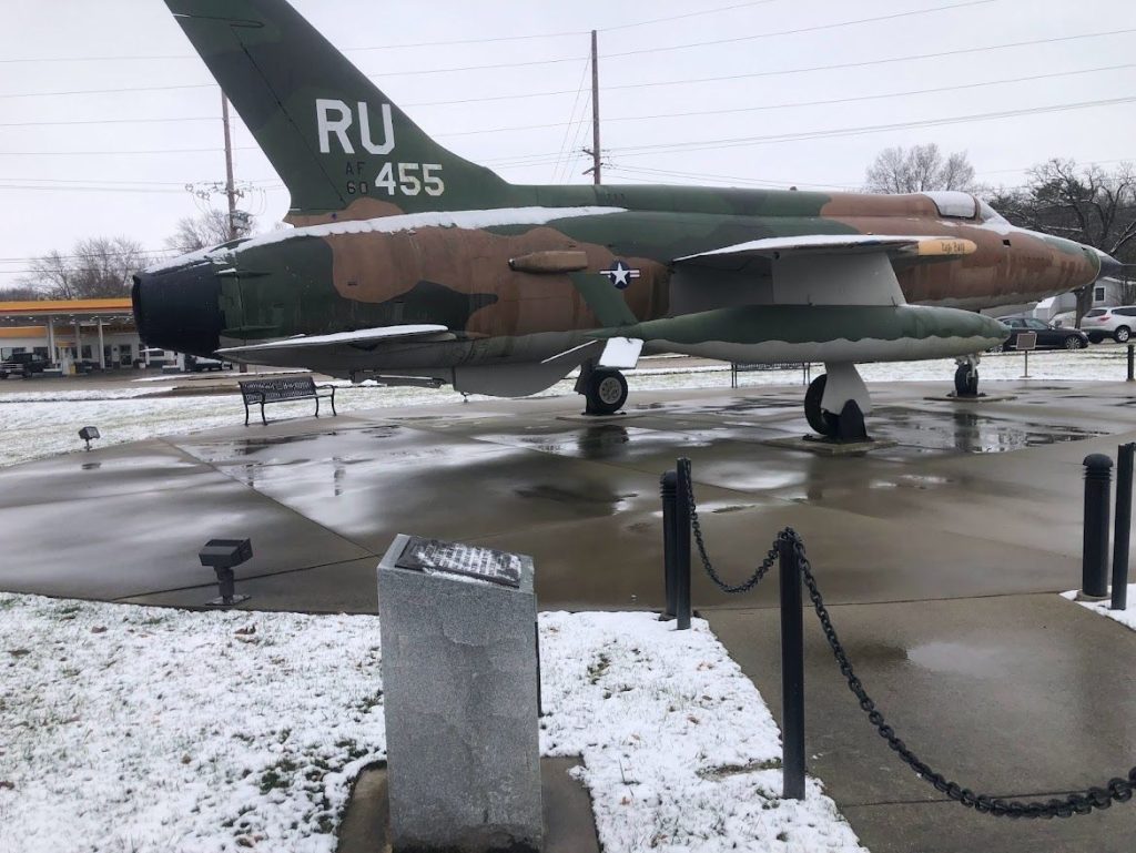 DIXON F-105D THUNDERCHIEF WAR MEMORIAL AIRCRAFT