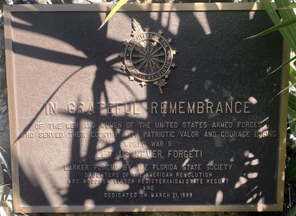 IN GRATEFUL REMEMBRANCE OF WORLD WAR II VETERANS MEMORIAL PLAQUE