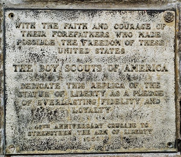 SCOTTSBLUFF REPLICA OF THE STATUE OF LIBERTY MEMORIAL PLAQUE