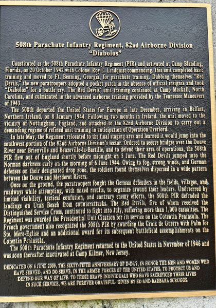 8TH PARACHUTE INFANTRY REGIMENT, 82ND AIRBORNE DIVISION WAR MEMORIAL PLAQUE