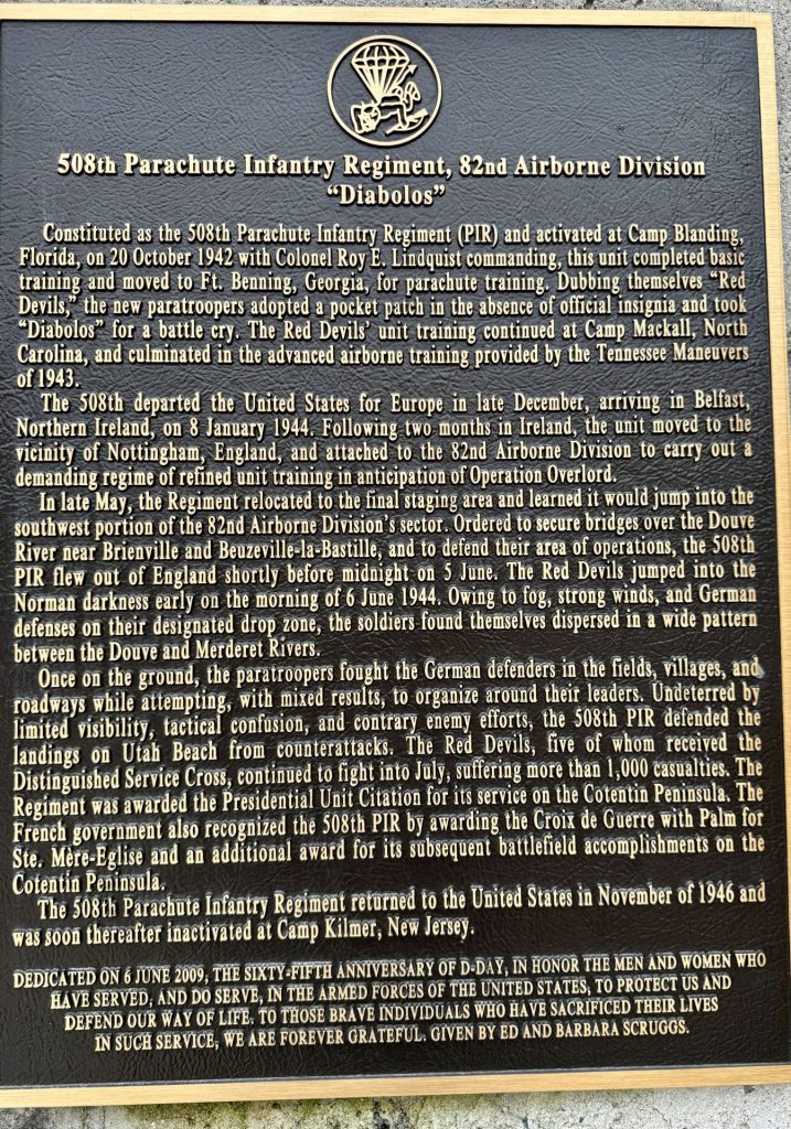 8TH PARACHUTE INFANTRY REGIMENT, 82ND AIRBORNE DIVISION WAR MEMORIAL PLAQUE