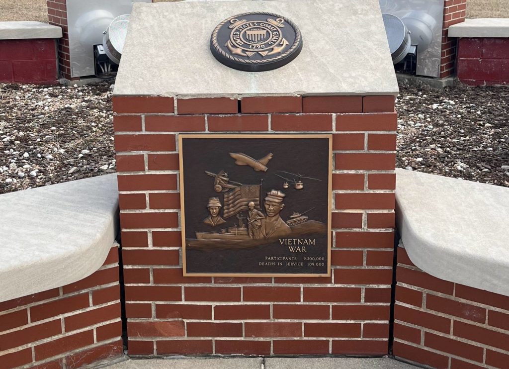 BROADVIEW WAR VETERANS MEMORIAL PLAQUE E