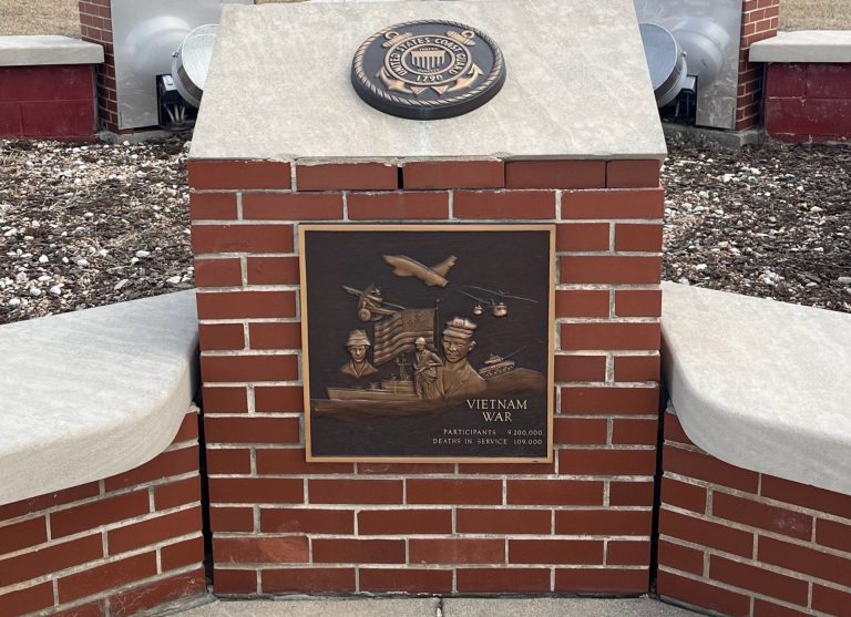 BROADVIEW WAR VETERANS MEMORIAL PLAQUE E
