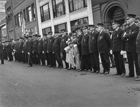 COLUMBIA POST NO. 706 WAR MEMORIAL PHOTO