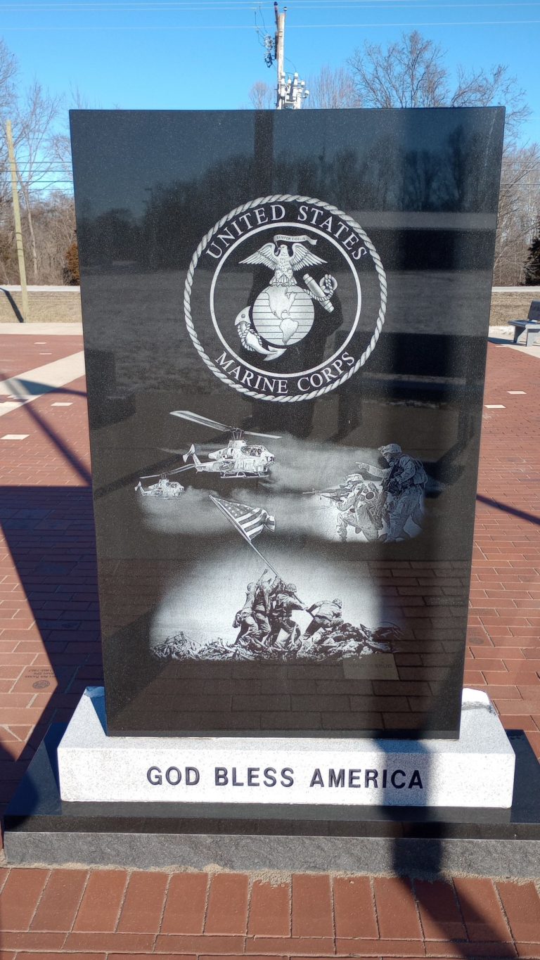 CRAWFORD COUNTY VETERANS MEMORIAL STONE E FRONT