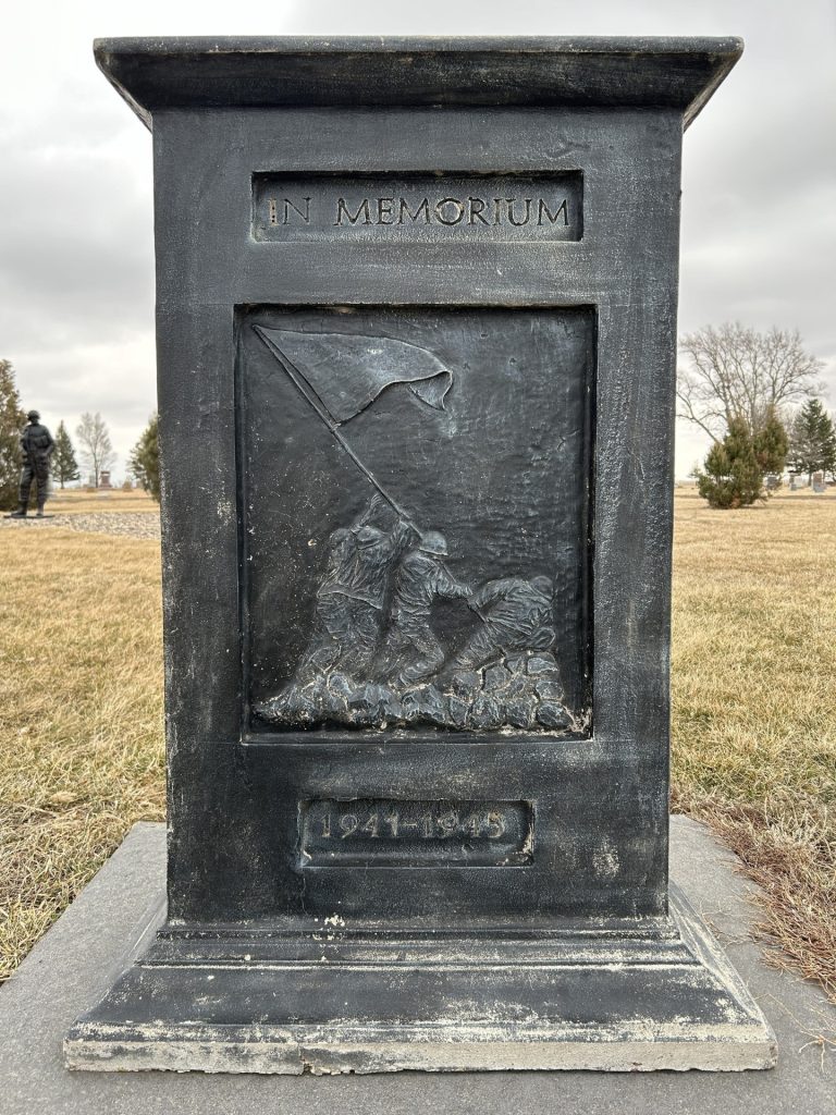 IN MEMORIUM WORLD WAR II MEMORIAL FRONT