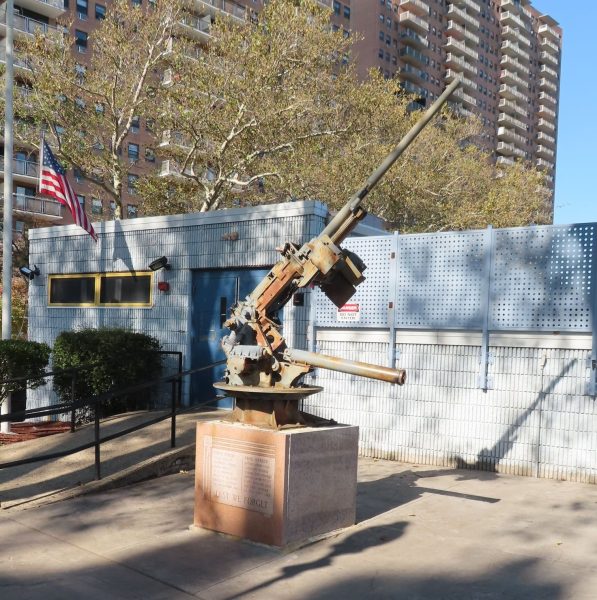 LEST WE FORGET WORLD WAR II MEMORIAL GUN