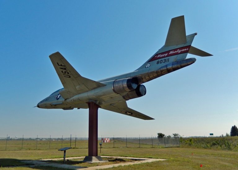 MEMORIAL TO THE AREA VETERANS AIRCRAFT