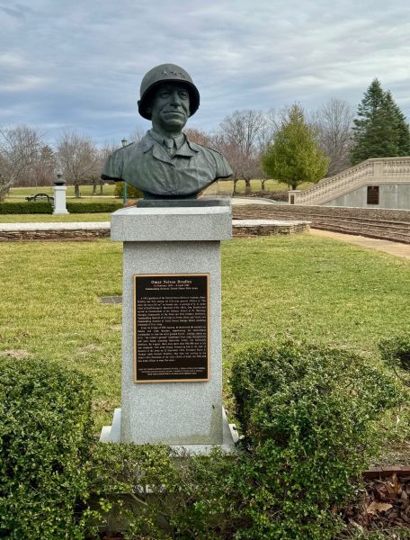 OMAR NELSON BRADLEY WAR MEMORIA BUST