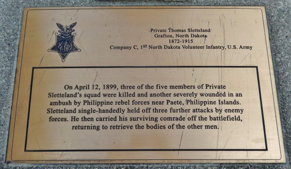 PRIVATE THOMAS SLETTLEAND MEDA OLF HONOR MEMORIAL PLAQUE