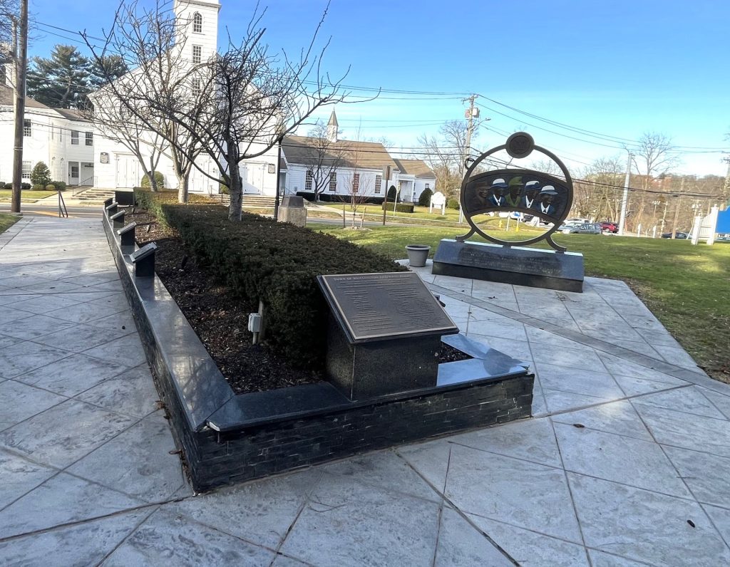 TOWN OF HUNTINGTON VETERANS PLAZA