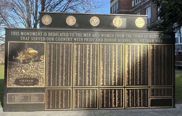 TOWN OF HUNTINGTON VIETNAM WAR MEMORIAL