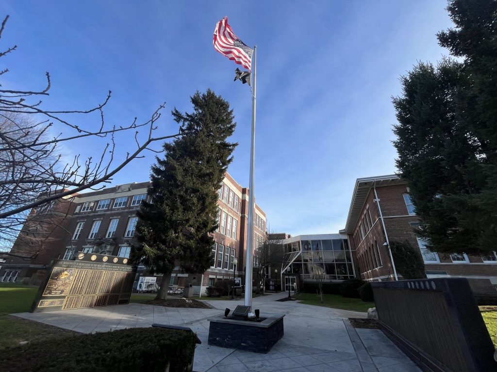 TOWN OF HUNTINGTON WORLD WAR I MEMORIAL FLAGPOLE