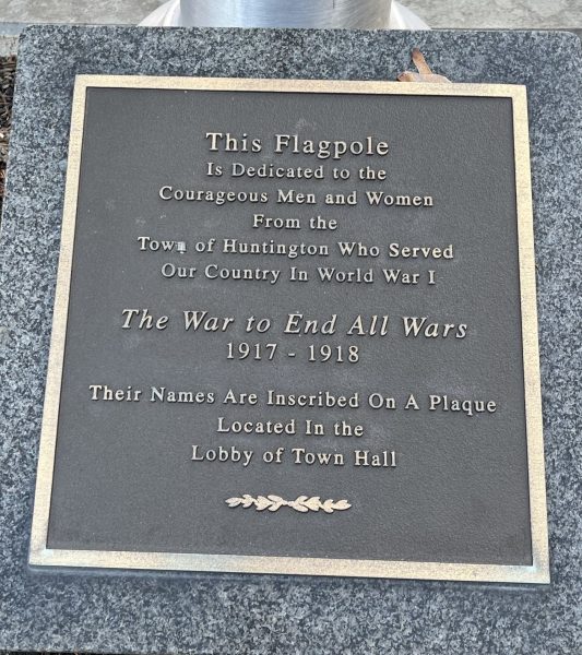 TOWN OF HUNTINGTON WORLD WAR I MEMORIAL FLAGPOLE PLAQUE