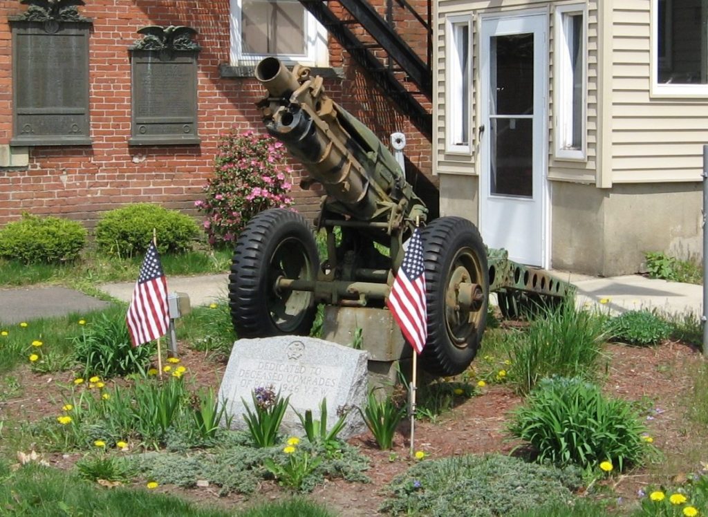 V.F.W. POST 1946 DECEASED COMRADES WAR MEMORIAL CANNON