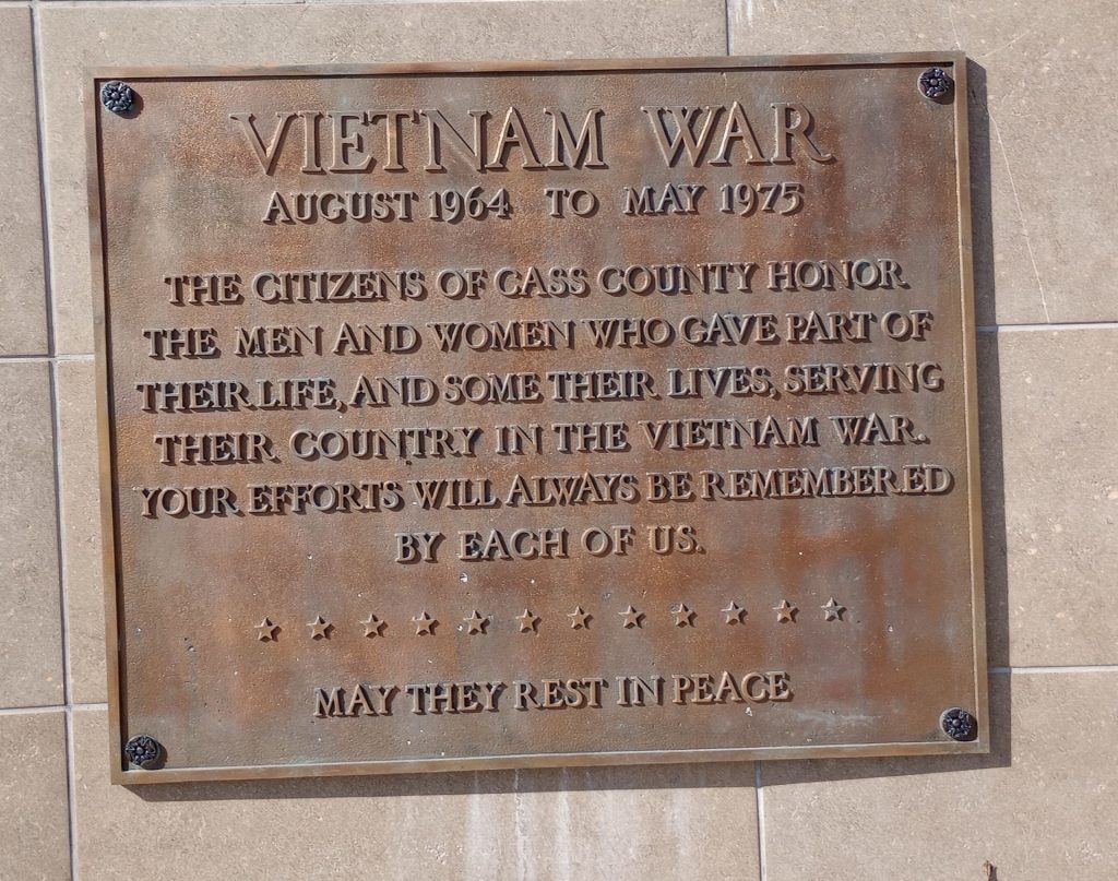 VIETNAM WAR AUGUST 1064 TO MAY 1975 MEMORIAL PLAQUE