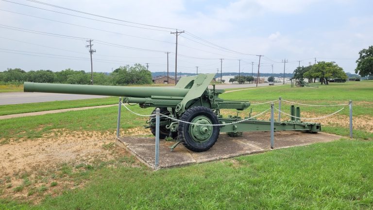 10.5CM LEFH 18 WAR MEMORIAL CANNON