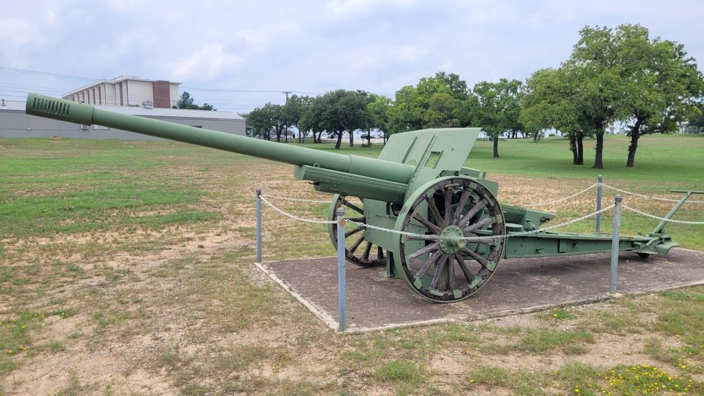107 MM GUN M1910/30 WAR MEMORIAL