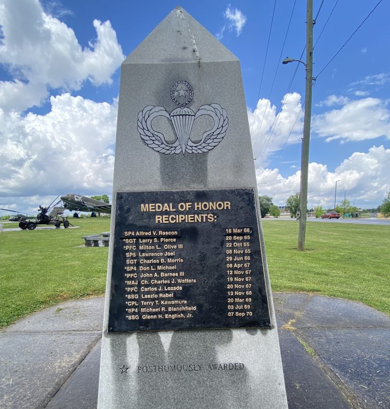 AIRBORNE-ALL THE WAY WAR MEMORIAL SIDE D