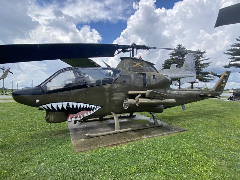 ATTACK HELICOPTERS BELL AH-16 COBRA WAR MEMORIAL