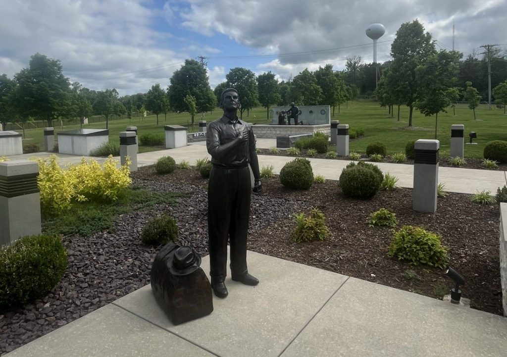 COLLEGE OF THE OZARKS VETERANS GROVE MEMORIAL STATUE