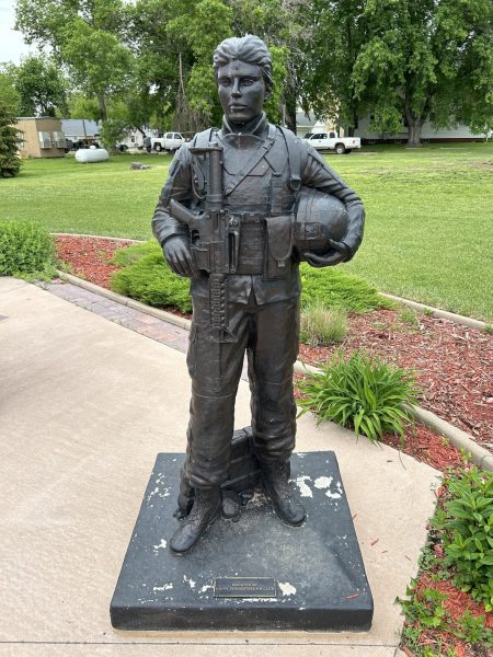 COLMAN, SOUTH DAKOTA VETERANS MEMORIAL STATUE B