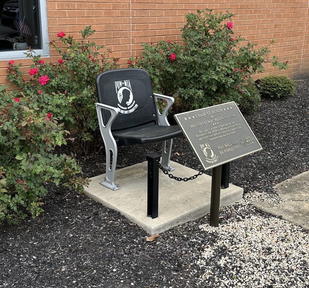 DELAWARE TECHNICAL COUMMUNITY COLLEGE CHAIR OF HONOR MEMORIAL PLAQUE