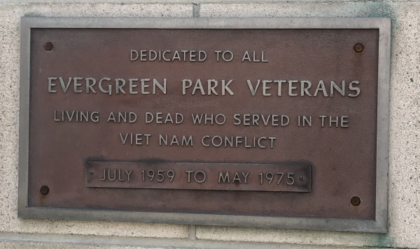 EVERGREEN PARK WAR VETERANS MEMORIAL PLAQUE E