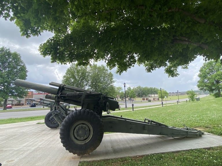 FORT CAMPBELL HOWITZERS WAR MEMORIAL