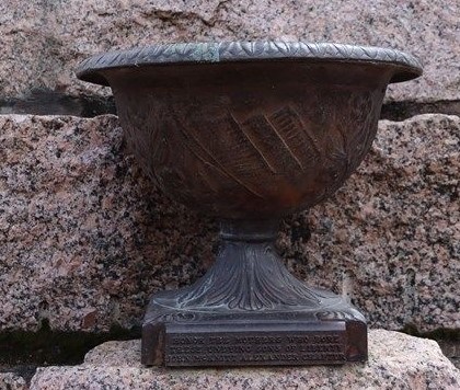 HARRIS COUNTY SUPREME SACRIFICE WAR MEMORIAL URN