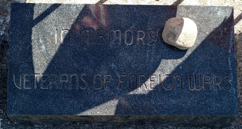 IN MEMORY VETERANS OF FOREIGN WARS MEMORIAL STONE