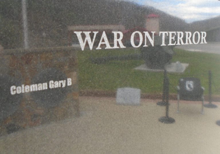 PIKEVILLE WAR VETERANS MEMORIAL PLAQUE E