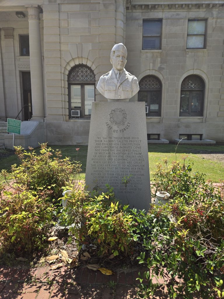 ROCKINGHAM LEST WE FORGET MEMORIAL BUST